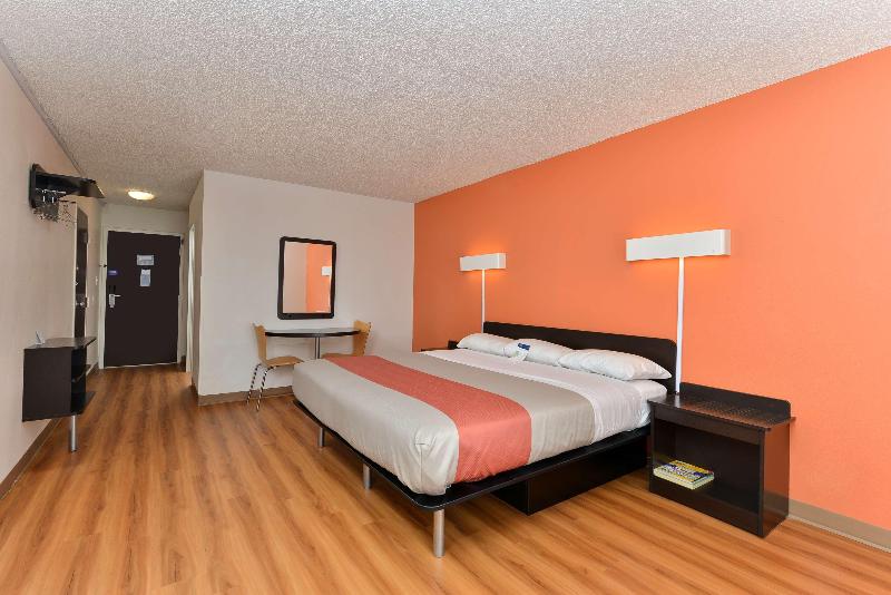 Motel 6 Fort Worth, TX - Downtown East image