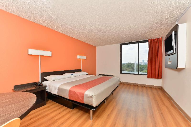 Motel 6 Fort Worth, TX - Downtown East image