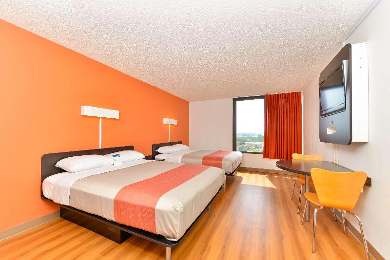 Motel 6 Fort Worth, TX - Downtown East image
