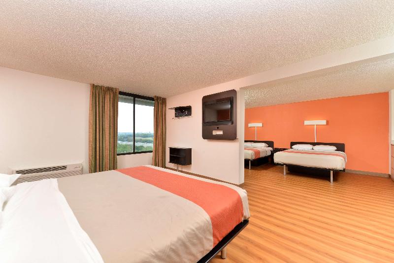 Motel 6 Fort Worth, TX - Downtown East image