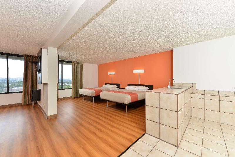 Motel 6 Fort Worth, TX - Downtown East image