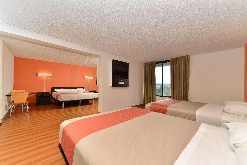 Motel 6 Fort Worth, TX - Downtown East image