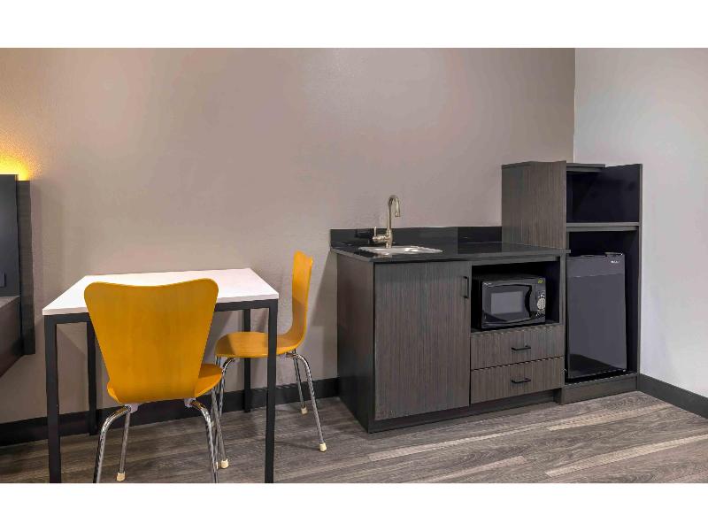 Motel 6-Fort Worth, TX - Burleson GA image