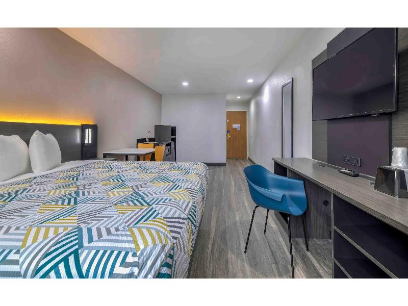 Motel 6-Fort Worth, TX - Burleson GA image