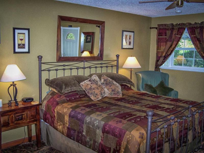 Holiday Lodge On Canyon Lake image