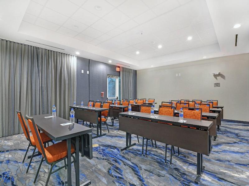 Fairfield Inn & Suites by Marriott Houston NASA/We image