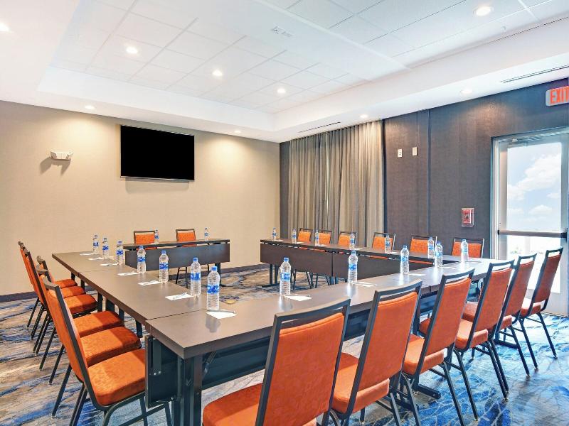 Fairfield Inn & Suites by Marriott Houston NASA/We image