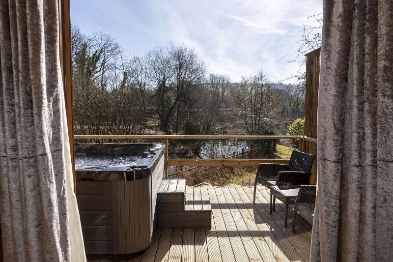 Herons Lake Retreat image