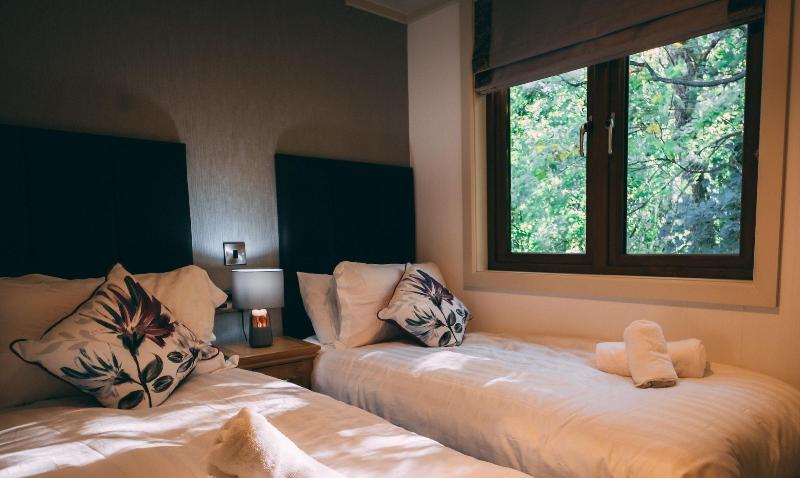 Herons Lake Retreat image