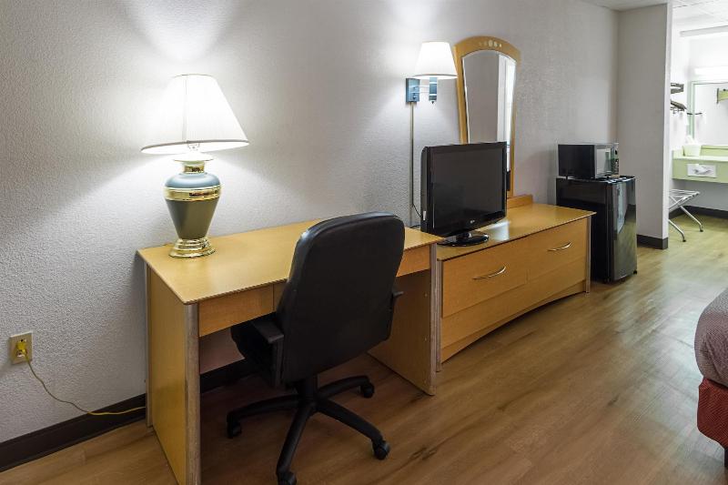 Motel 6 Groton, CT image