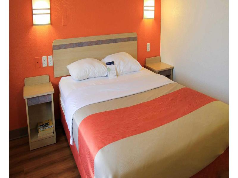 Motel 6 Enfield, Ct - Hartford image
