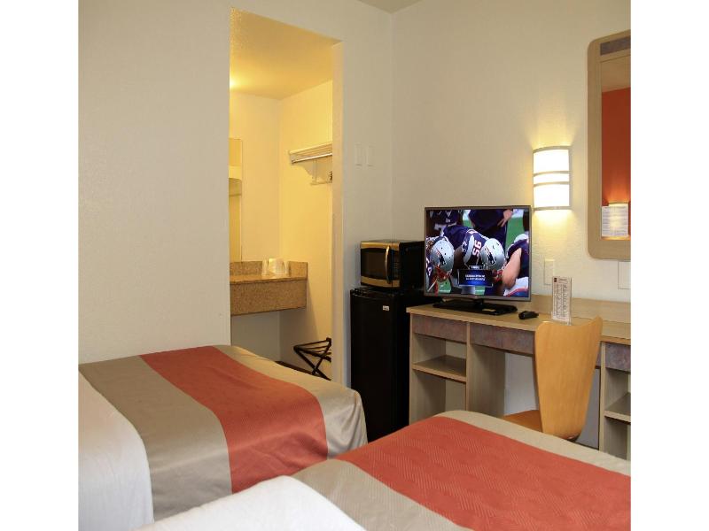 Motel 6 Enfield, Ct - Hartford image