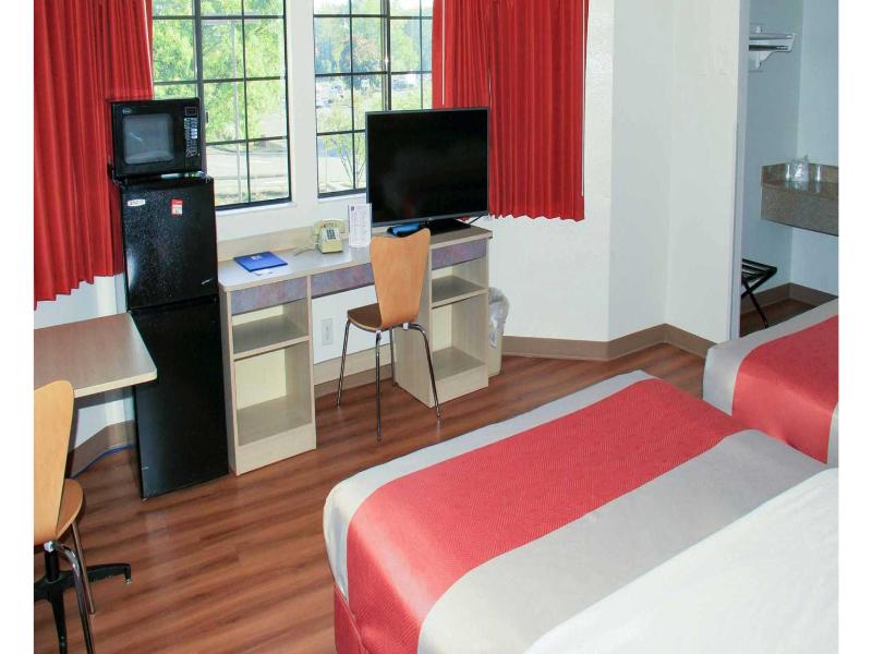 Motel 6 Enfield, Ct - Hartford image