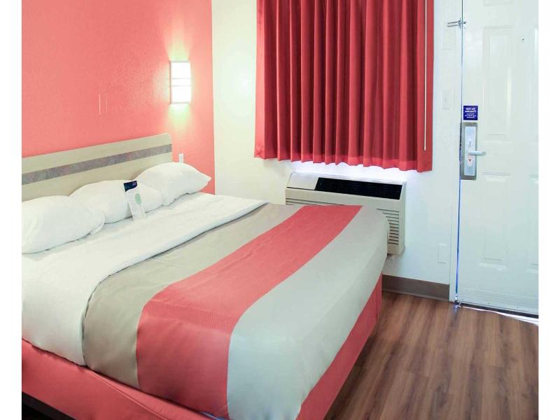 Motel 6 Enfield, Ct - Hartford image