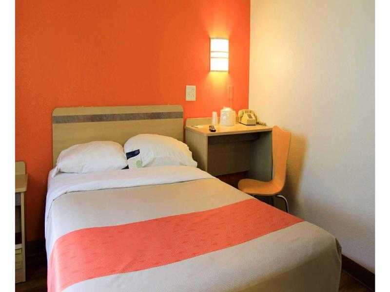 Motel 6 Enfield, Ct - Hartford image