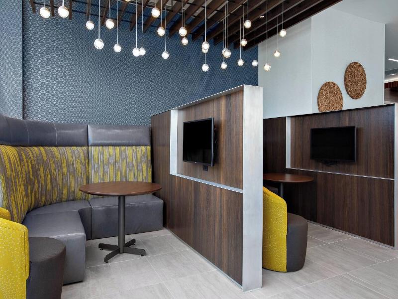 Courtyard By Marriott Knoxville Downtown