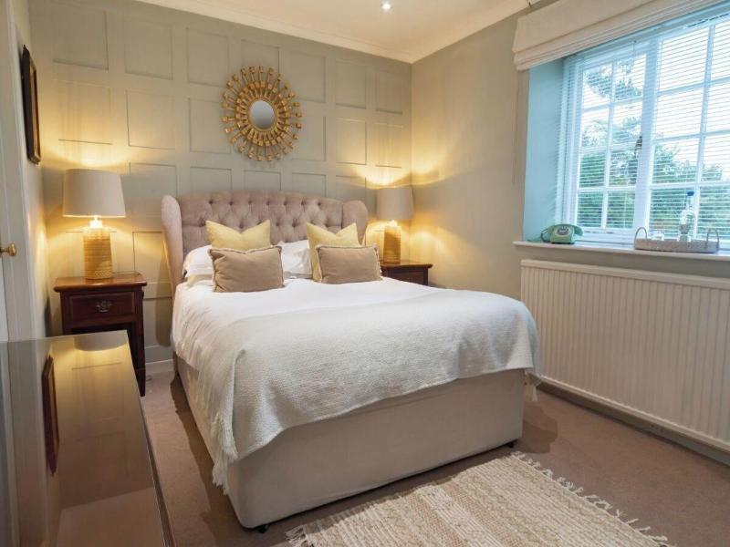 Burleigh Court image