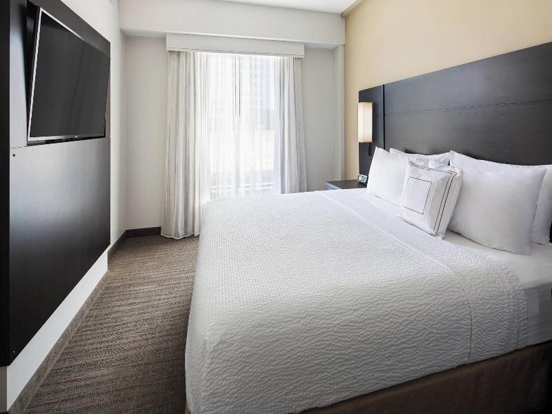 SUITE KING BED ONE BEDROOM — photo 14