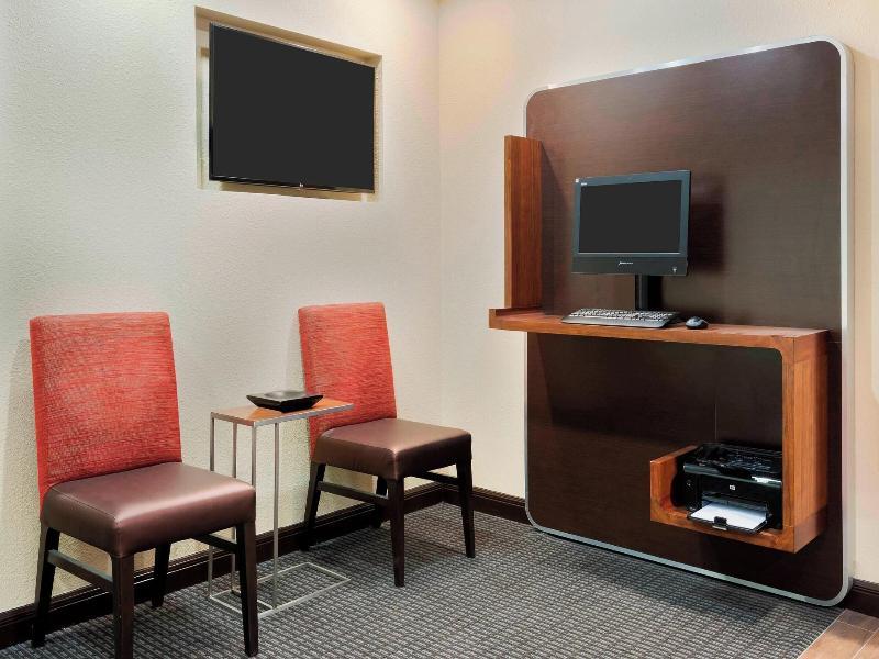 Towneplace Suites By Marriott Savannah Midtown image