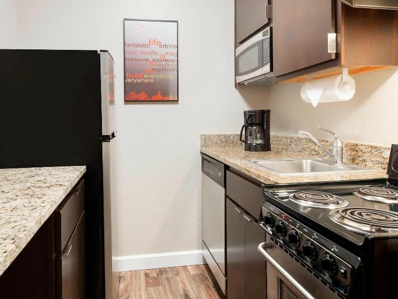 Towneplace Suites By Marriott Savannah Midtown image