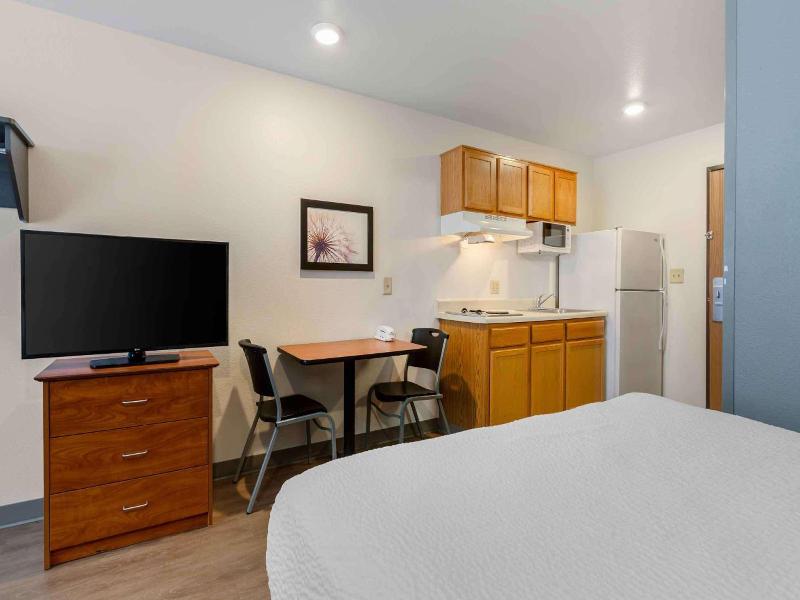 Woodspring Suites El Paso Airport image