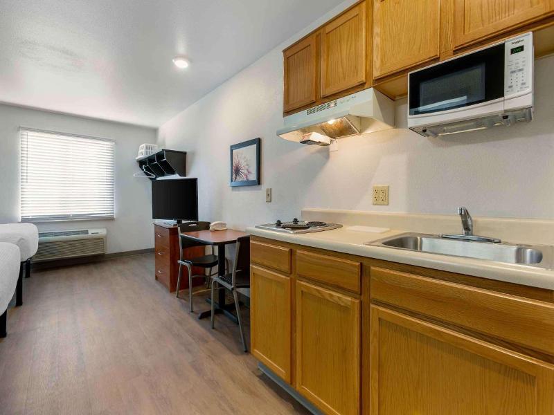 Woodspring Suites El Paso Airport image