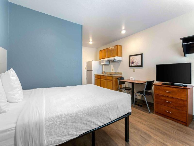 Woodspring Suites El Paso Airport image