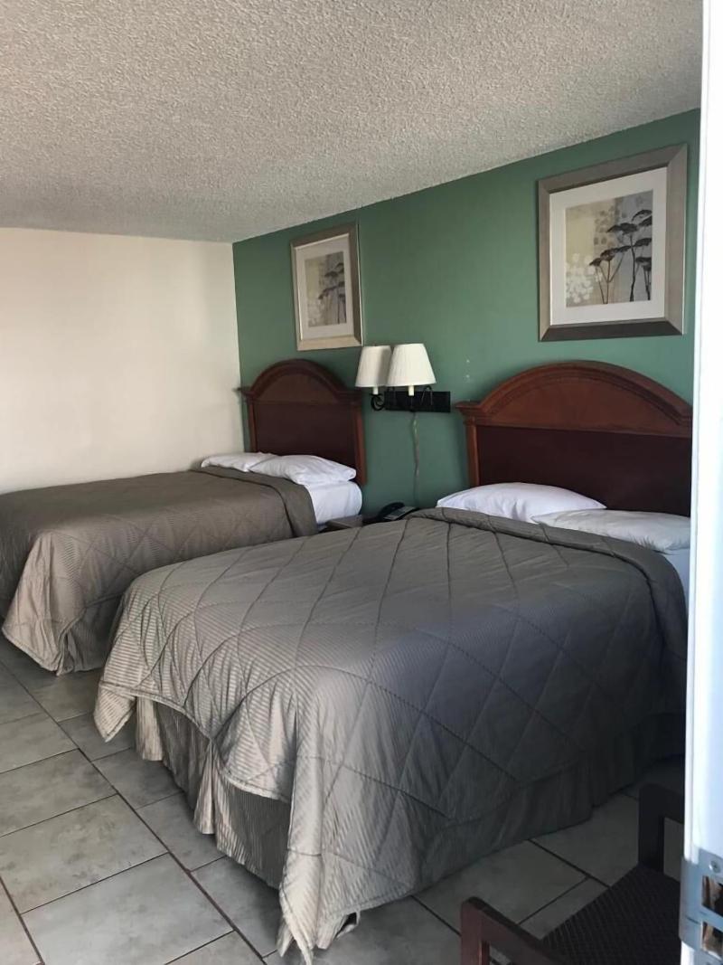 Lakeside Inn image