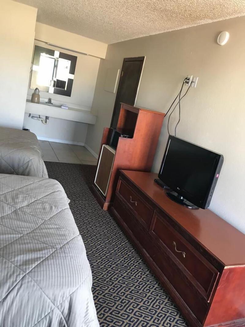 Lakeside Inn image