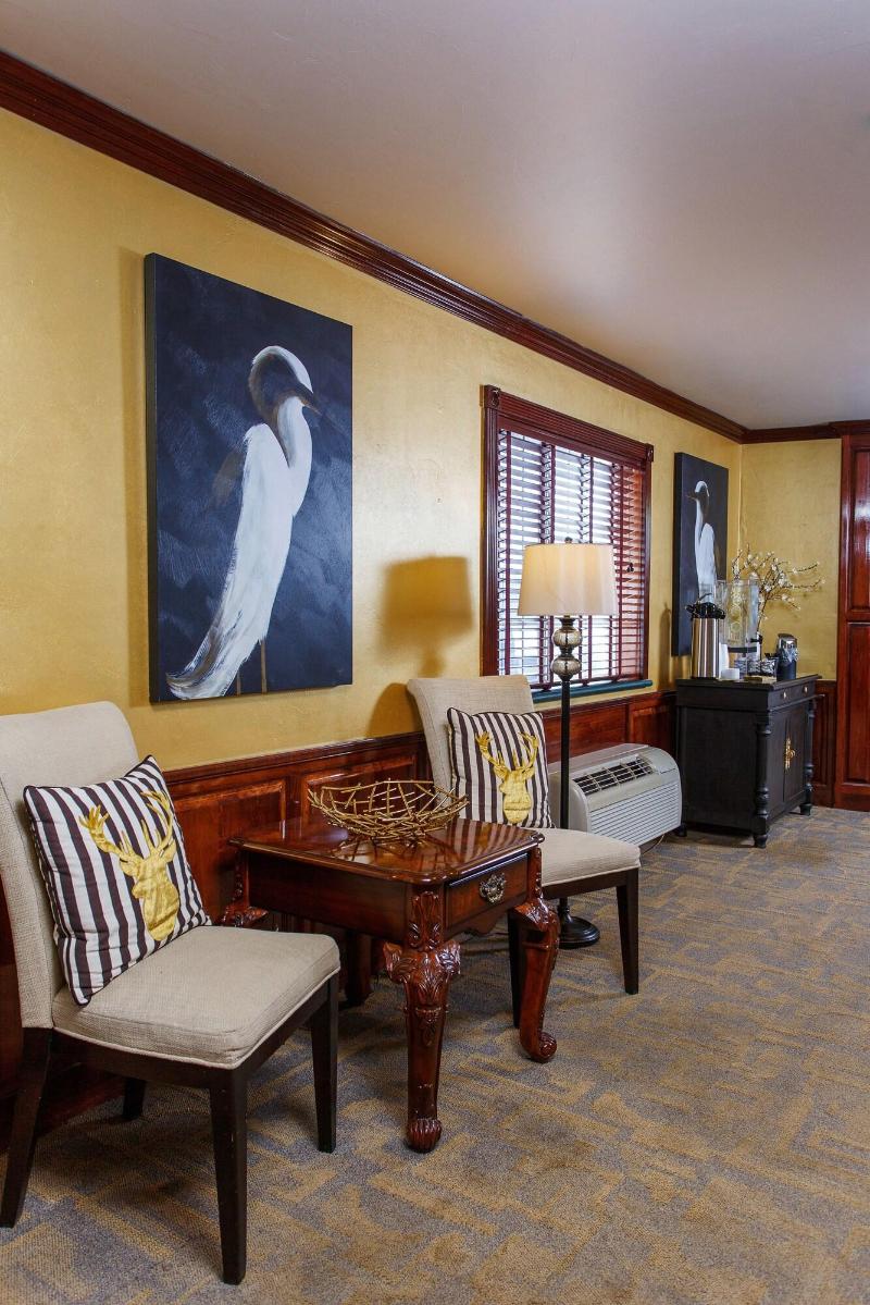 Hotel J Green Bay image