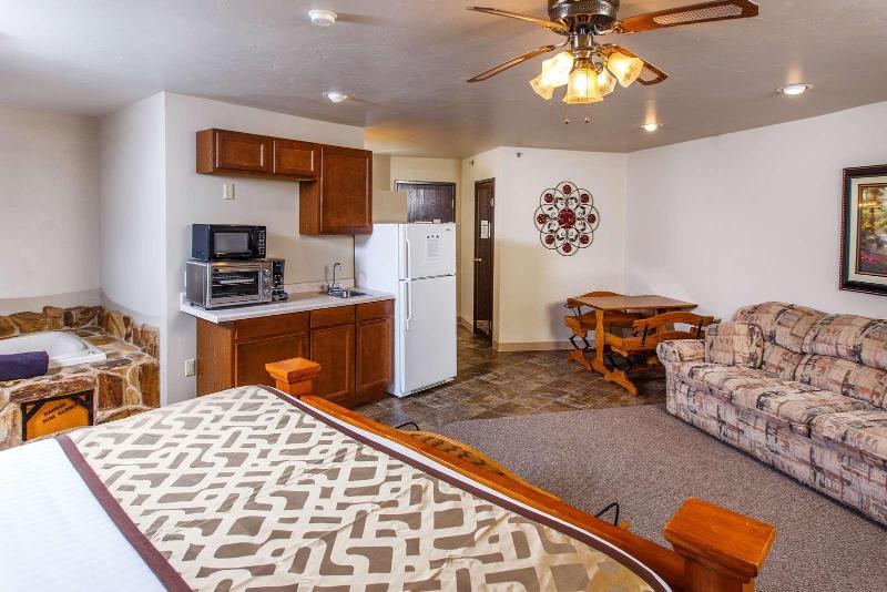 Hotel J Green Bay image