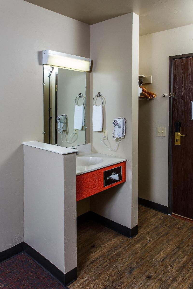Hotel J Green Bay image