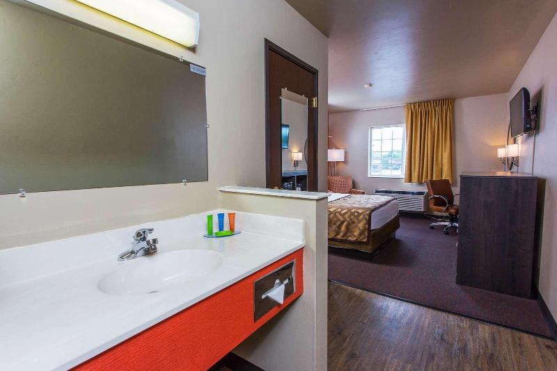 Hotel J Green Bay image