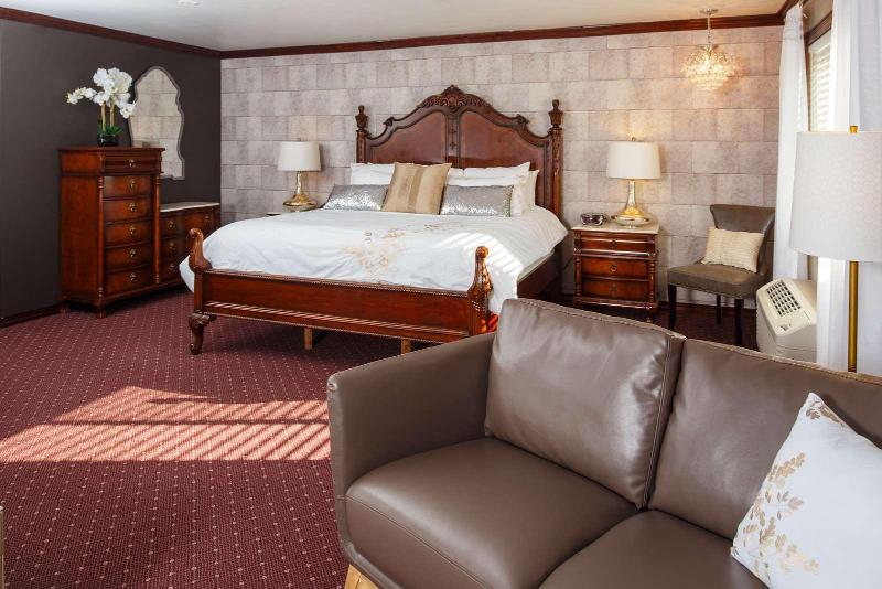 Hotel J Green Bay image