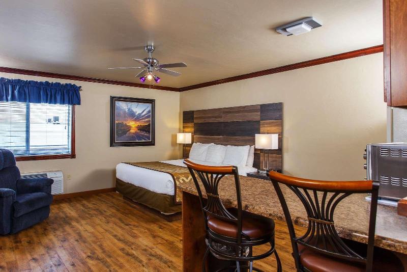Hotel J Green Bay image