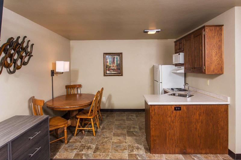 Hotel J Green Bay image