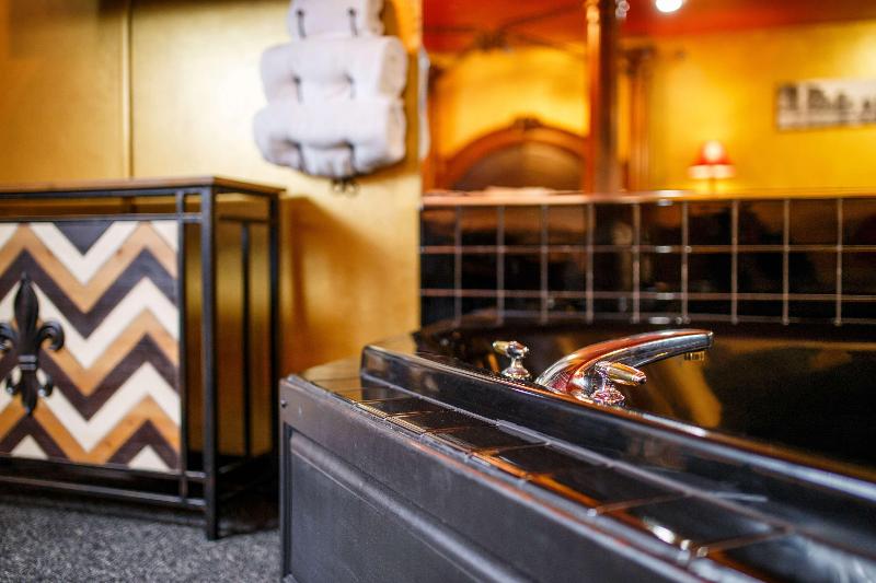 Hotel J Green Bay image
