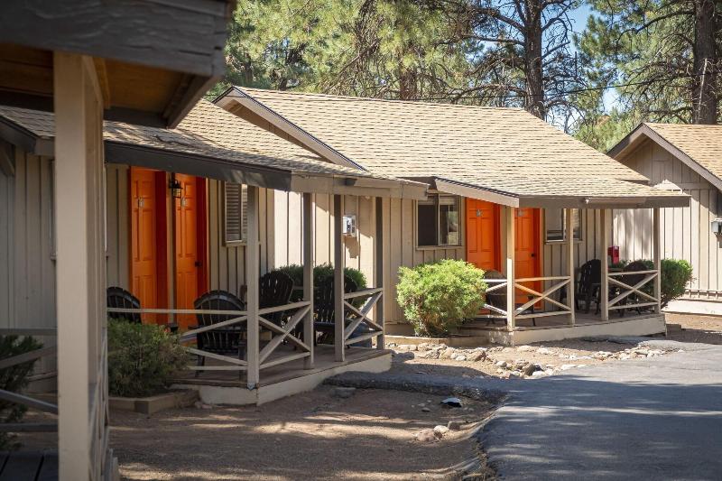 Ski Lift Lodge & Cabins