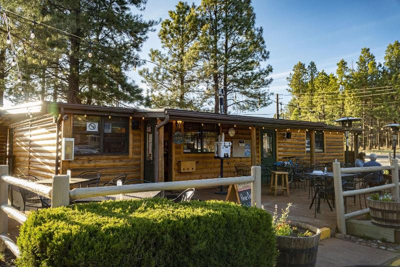 Ski Lift Lodge & Cabins
