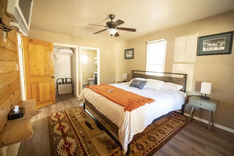 Ski Lift Lodge & Cabins