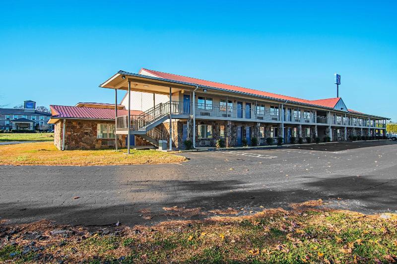 Motel 6 Manchester, Tn — exterior view