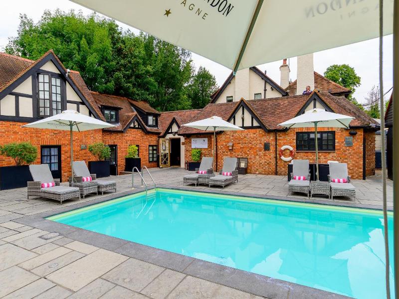 Karma Sanctum On The Green Hotel image