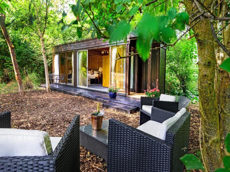 Karma Sanctum On The Green Hotel image