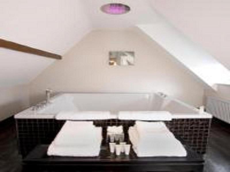 Karma Sanctum On The Green Hotel image