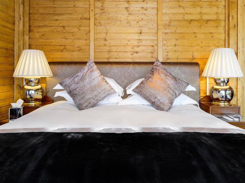 Karma Sanctum On The Green Hotel image