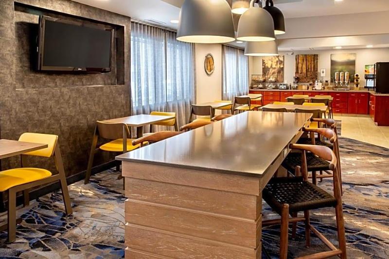 Fairfield Inn & Suites by Marriott Minneapolis Ede - Image 3