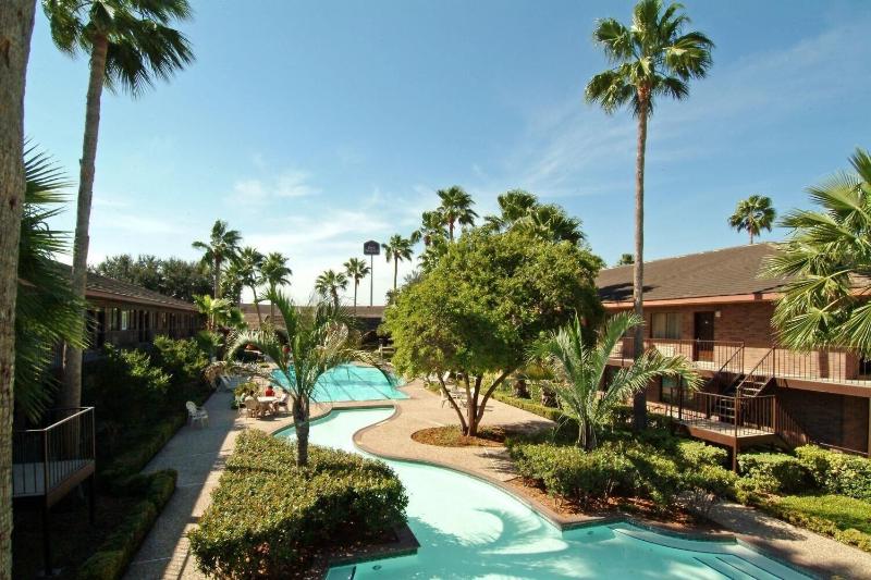 Palm Aire Hotel And Suites — photo 2
