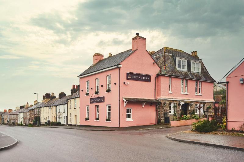 Rose & Crown image