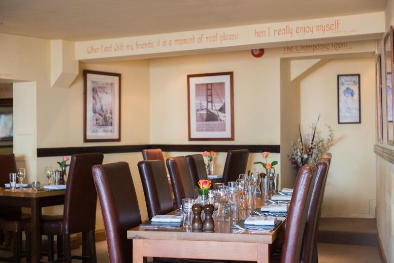 Rose & Crown image