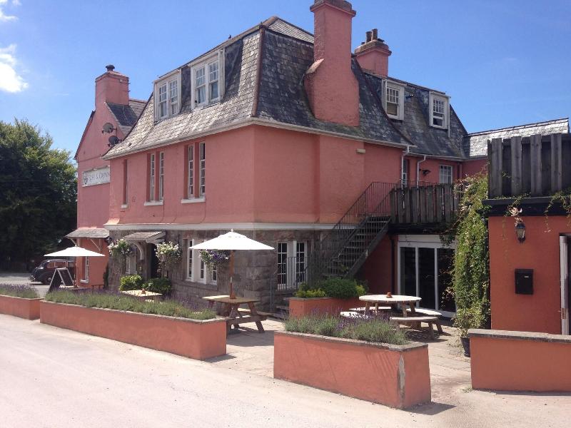 Rose & Crown image